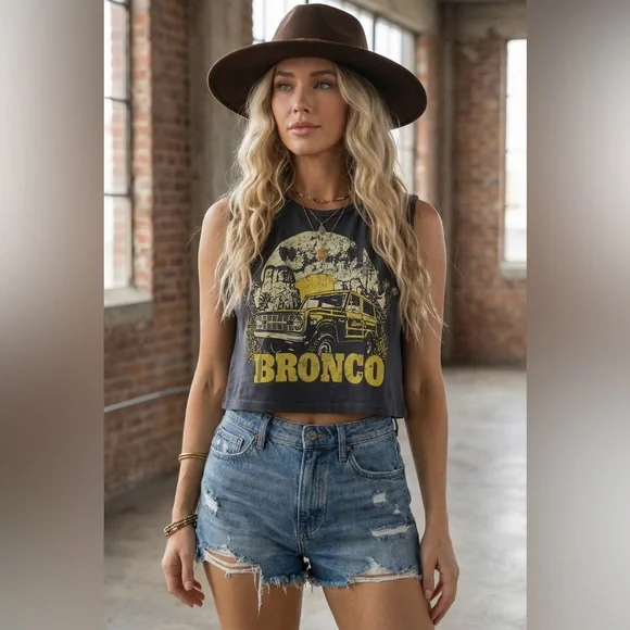 NWT Country Deep Bronco Muscle Crop Graphic Tank Top Tee - Picture 3 of 7